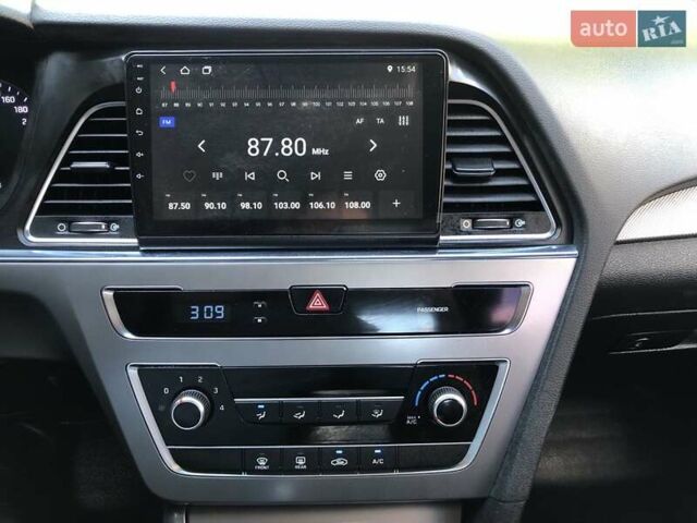 Білий Хендай Соната, об'ємом двигуна 2 л та пробігом 386 тис. км за 10390 $, фото 15 на Automoto.ua