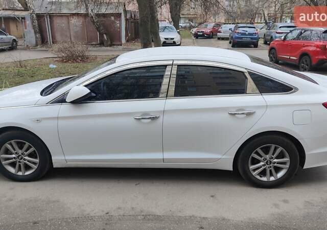 Хендай Соната 2017 в Киеве на Automoto.ua Белый Хендай Соната, объемом двигателя 2 л и пробегом 410 тыс. км за 12500 $, фото 3 на Automoto.ua