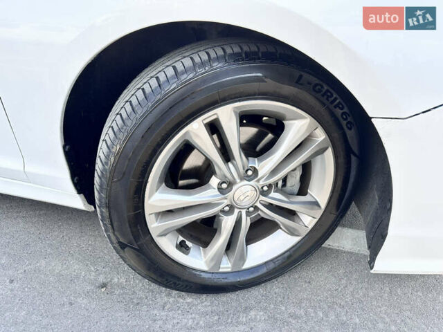 Белый Хендай Соната, объемом двигателя 2.36 л и пробегом 83 тыс. км за 13500 $, фото 13 на Automoto.ua