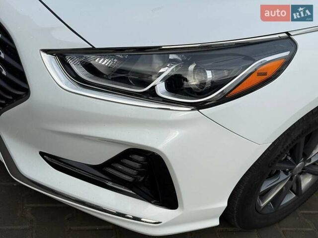 Білий Хендай Соната, об'ємом двигуна 2.36 л та пробігом 57 тис. км за 15950 $, фото 10 на Automoto.ua