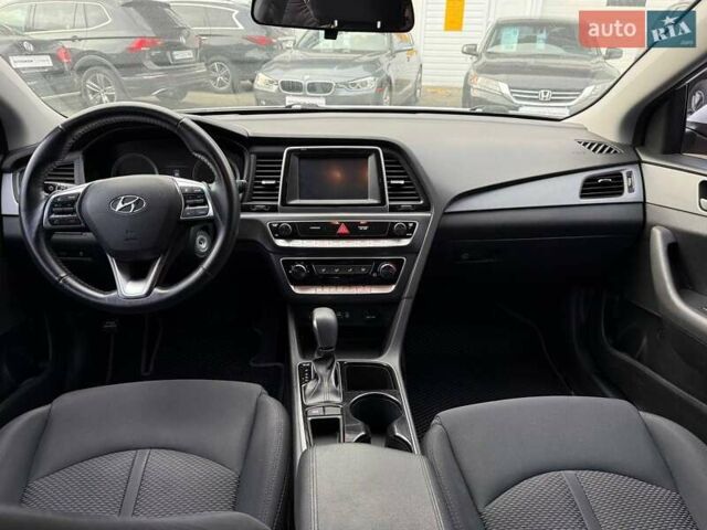 Білий Хендай Соната, об'ємом двигуна 2.36 л та пробігом 57 тис. км за 15950 $, фото 15 на Automoto.ua