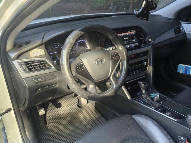 Білий Хендай Соната, об'ємом двигуна 2 л та пробігом 205 тис. км за 9800 $, фото 11 на Automoto.ua