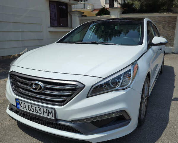 Белый Хендай Соната, объемом двигателя 2.36 л и пробегом 127 тыс. км за 10300 $, фото 3 на Automoto.ua