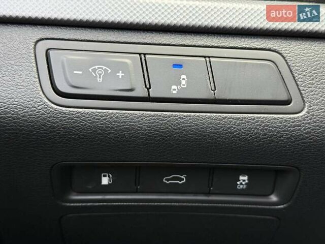 Білий Хендай Соната, об'ємом двигуна 2.36 л та пробігом 57 тис. км за 15950 $, фото 29 на Automoto.ua