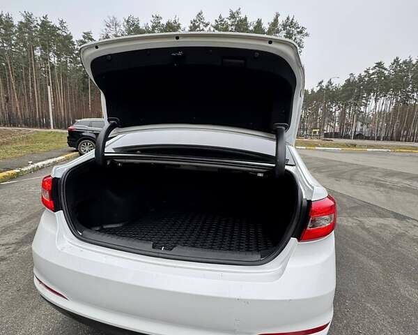 Белый Хендай Соната, объемом двигателя 2.36 л и пробегом 150 тыс. км за 9500 $, фото 11 на Automoto.ua