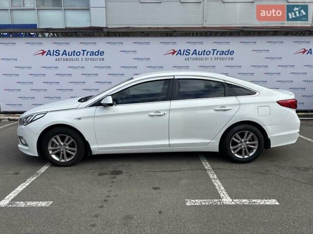 Белый Хендай Соната, объемом двигателя 2 л и пробегом 359 тыс. км за 10290 $, фото 1 на Automoto.ua