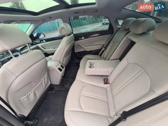 Хендай Соната 2017 в Киеве на Automoto.ua Белый Хендай Соната, объемом двигателя 2 л и пробегом 180 тыс. км за 14500 $, фото 4 на Automoto.ua