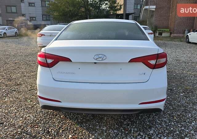 Белый Хендай Соната, объемом двигателя 2 л и пробегом 344 тыс. км за 9690 $, фото 6 на Automoto.ua