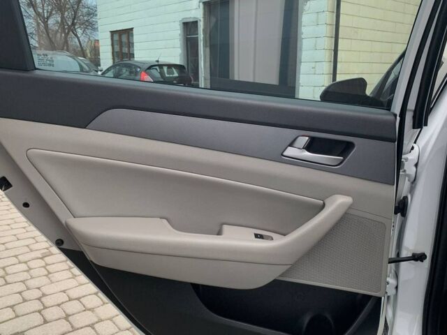 Белый Хендай Соната, объемом двигателя 2 л и пробегом 128 тыс. км за 16200 $, фото 16 на Automoto.ua
