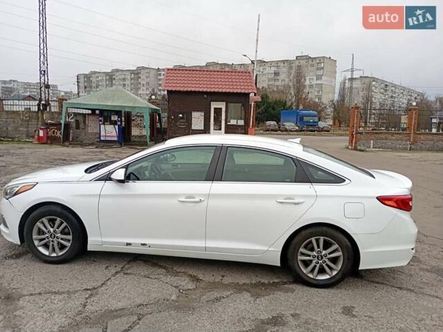 Белый Хендай Соната, объемом двигателя 2.4 л и пробегом 153 тыс. км за 10200 $, фото 3 на Automoto.ua