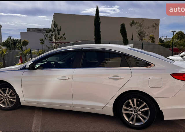 Білий Хендай Соната, об'ємом двигуна 2.36 л та пробігом 145 тис. км за 11000 $, фото 1 на Automoto.ua