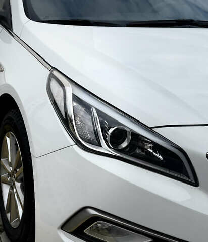 Білий Хендай Соната, об'ємом двигуна 2 л та пробігом 378 тис. км за 11300 $, фото 4 на Automoto.ua