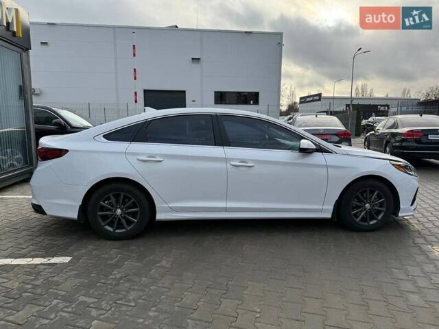 Білий Хендай Соната, об'ємом двигуна 2.36 л та пробігом 57 тис. км за 15950 $, фото 7 на Automoto.ua