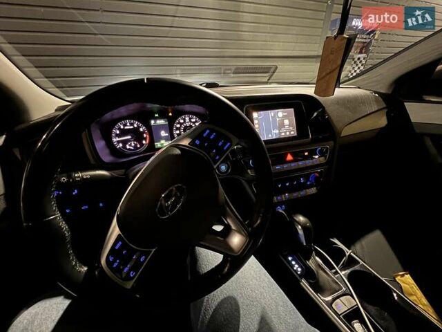 Хендай Соната 2017 в Белой Церкве на Automoto.ua Белый Хендай Соната, объемом двигателя 2.36 л и пробегом 142 тыс. км за 15000 $, фото 9 на Automoto.ua