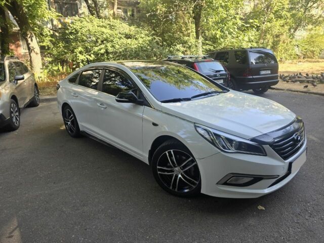 Білий Хендай Соната, об'ємом двигуна 2 л та пробігом 205 тис. км за 9800 $, фото 1 на Automoto.ua