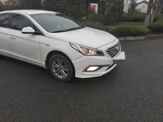 Белый Хендай Соната, объемом двигателя 2 л и пробегом 555 тыс. км за 7500 $, фото 1 на Automoto.ua