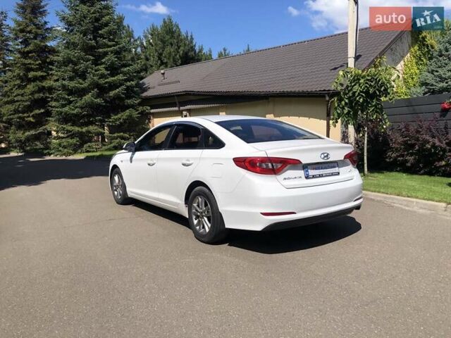 Білий Хендай Соната, об'ємом двигуна 2 л та пробігом 386 тис. км за 10390 $, фото 5 на Automoto.ua