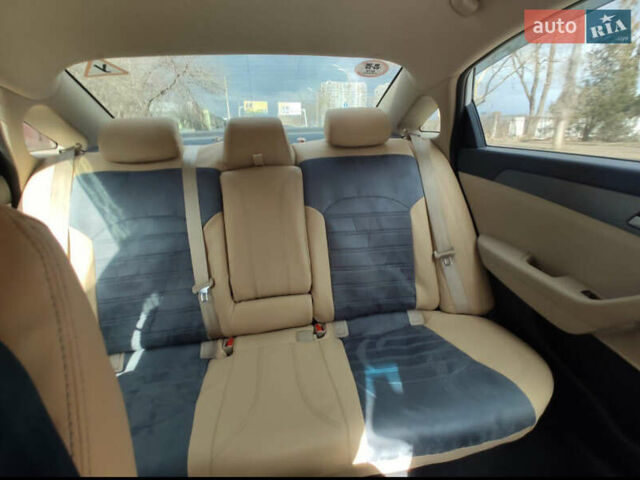 Білий Хендай Соната, об'ємом двигуна 2.36 л та пробігом 145 тис. км за 11000 $, фото 4 на Automoto.ua