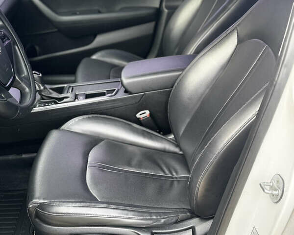Білий Хендай Соната, об'ємом двигуна 2 л та пробігом 378 тис. км за 11300 $, фото 21 на Automoto.ua
