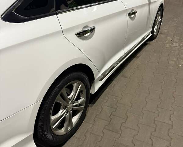 Белый Хендай Соната, объемом двигателя 2.36 л и пробегом 80 тыс. км за 13000 $, фото 13 на Automoto.ua