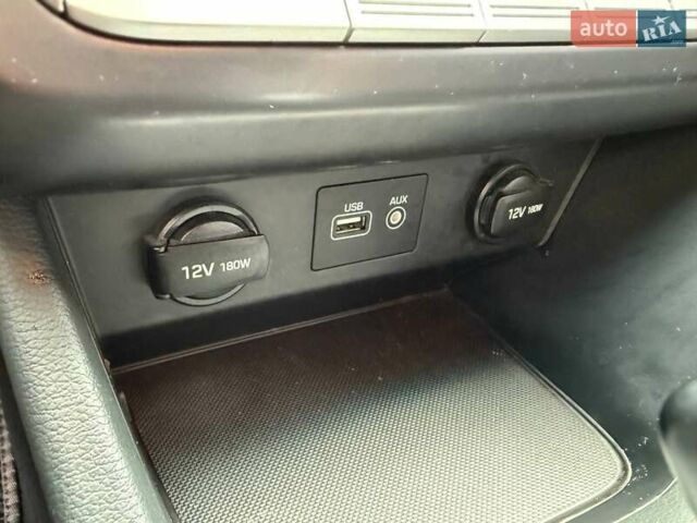 Білий Хендай Соната, об'ємом двигуна 2.36 л та пробігом 57 тис. км за 15950 $, фото 32 на Automoto.ua