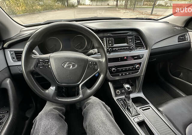 Белый Хендай Соната, объемом двигателя 2 л и пробегом 385 тыс. км за 9100 $, фото 17 на Automoto.ua