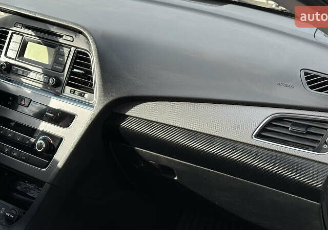 Белый Хендай Соната, объемом двигателя 2 л и пробегом 385 тыс. км за 9100 $, фото 8 на Automoto.ua