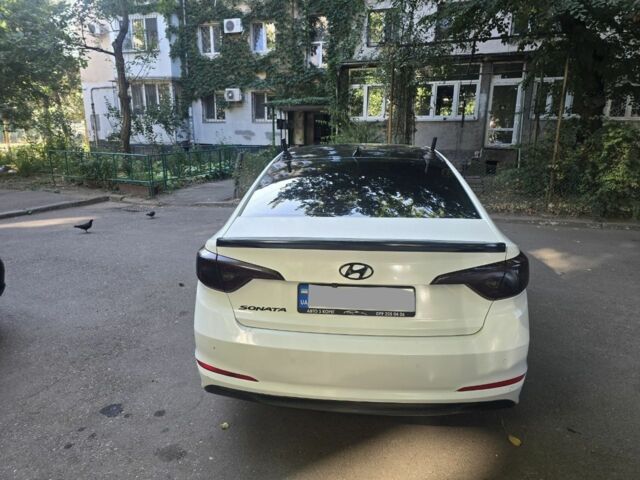 Білий Хендай Соната, об'ємом двигуна 2 л та пробігом 205 тис. км за 9800 $, фото 2 на Automoto.ua