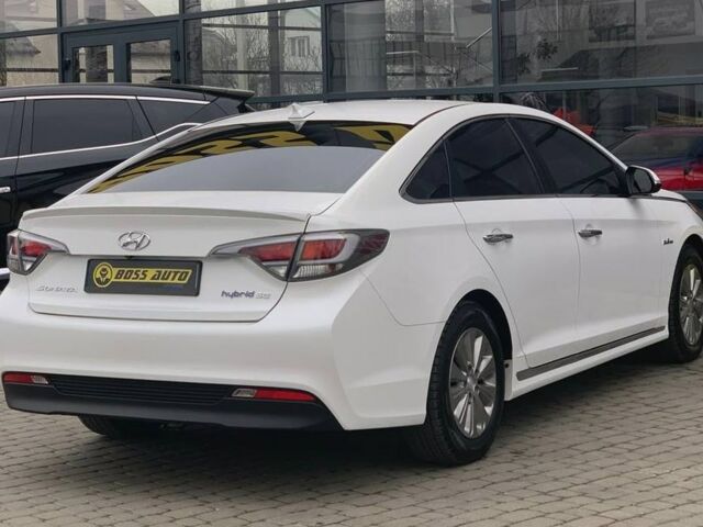 Белый Хендай Соната, объемом двигателя 2 л и пробегом 128 тыс. км за 16200 $, фото 5 на Automoto.ua