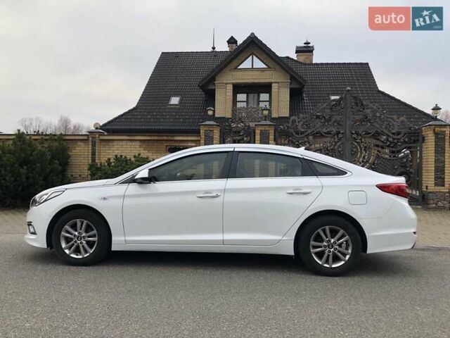 Белый Хендай Соната, объемом двигателя 2 л и пробегом 354 тыс. км за 10790 $, фото 7 на Automoto.ua