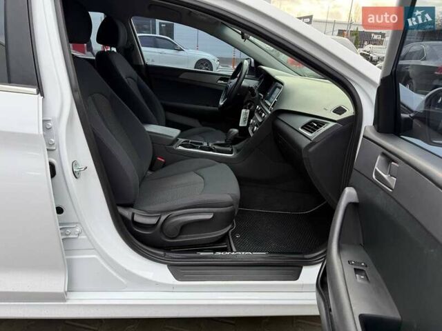 Білий Хендай Соната, об'ємом двигуна 2.36 л та пробігом 57 тис. км за 15950 $, фото 19 на Automoto.ua