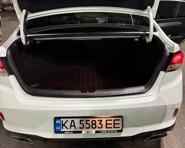 Белый Хендай Соната, объемом двигателя 2.36 л и пробегом 80 тыс. км за 13000 $, фото 31 на Automoto.ua