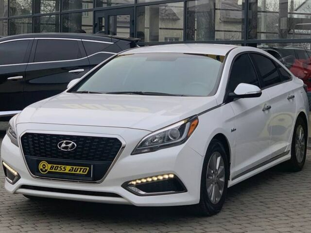 Белый Хендай Соната, объемом двигателя 2 л и пробегом 128 тыс. км за 16200 $, фото 2 на Automoto.ua