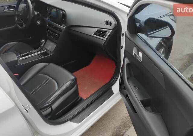 Хендай Соната 2017 в Киеве на Automoto.ua Белый Хендай Соната, объемом двигателя 2 л и пробегом 410 тыс. км за 12500 $, фото 4 на Automoto.ua