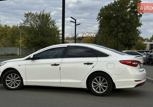 Белый Хендай Соната, объемом двигателя 2 л и пробегом 385 тыс. км за 9100 $, фото 5 на Automoto.ua