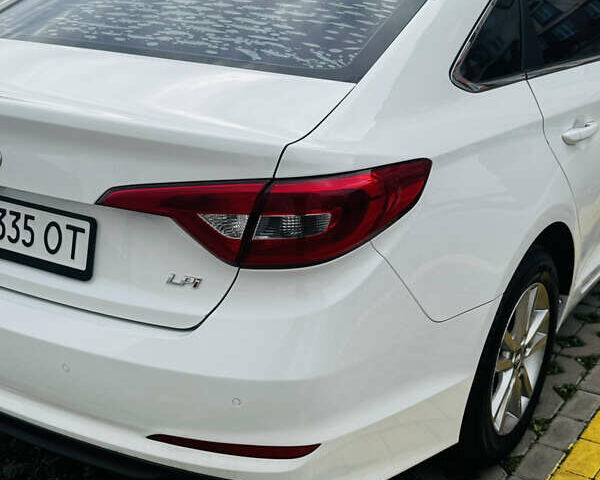 Білий Хендай Соната, об'ємом двигуна 2 л та пробігом 378 тис. км за 11300 $, фото 7 на Automoto.ua
