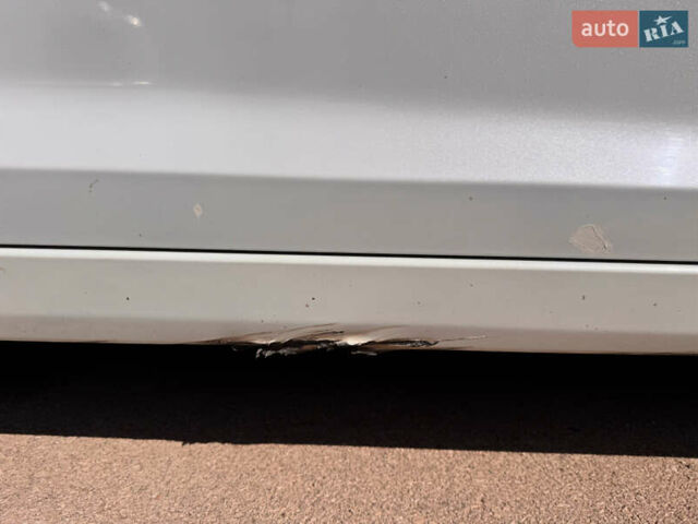 Білий Хендай Соната, об'ємом двигуна 2.36 л та пробігом 145 тис. км за 11000 $, фото 7 на Automoto.ua