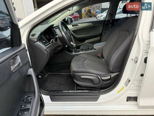 Білий Хендай Соната, об'ємом двигуна 2.36 л та пробігом 57 тис. км за 15950 $, фото 11 на Automoto.ua