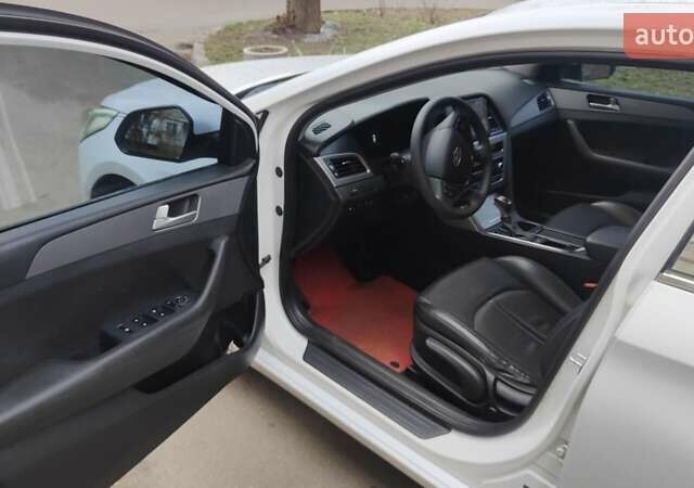 Хендай Соната 2017 в Киеве на Automoto.ua Белый Хендай Соната, объемом двигателя 2 л и пробегом 410 тыс. км за 12500 $, фото 1 на Automoto.ua