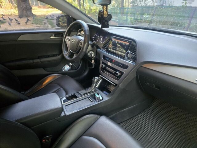 Білий Хендай Соната, об'ємом двигуна 2 л та пробігом 205 тис. км за 9800 $, фото 13 на Automoto.ua