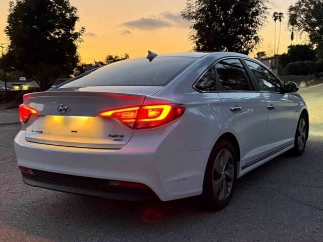 Белый Хендай Соната, объемом двигателя 2 л и пробегом 89 тыс. км за 10680 $, фото 3 на Automoto.ua