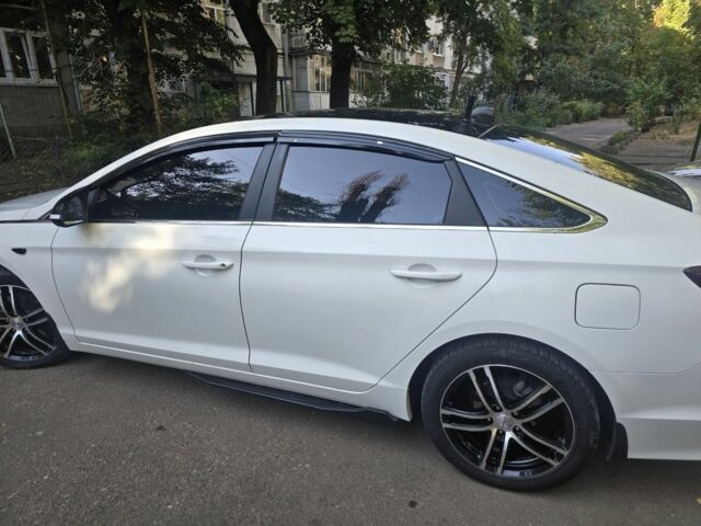 Білий Хендай Соната, об'ємом двигуна 2 л та пробігом 205 тис. км за 9800 $, фото 9 на Automoto.ua