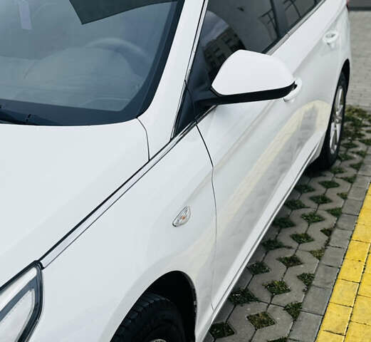 Білий Хендай Соната, об'ємом двигуна 2 л та пробігом 378 тис. км за 11300 $, фото 10 на Automoto.ua