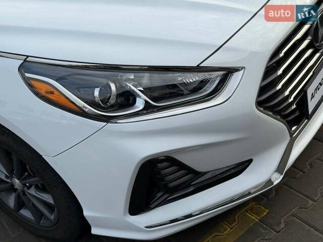 Білий Хендай Соната, об'ємом двигуна 2.36 л та пробігом 57 тис. км за 15950 $, фото 9 на Automoto.ua