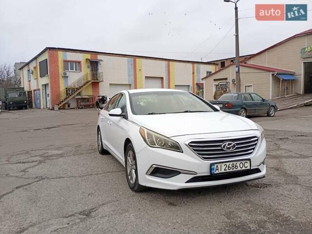 Белый Хендай Соната, объемом двигателя 2.4 л и пробегом 153 тыс. км за 10200 $, фото 1 на Automoto.ua