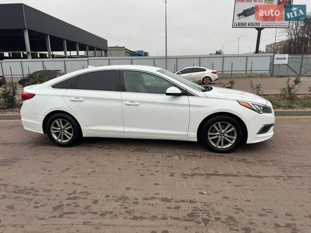 Белый Хендай Соната, объемом двигателя 2.36 л и пробегом 130 тыс. км за 10200 $, фото 2 на Automoto.ua