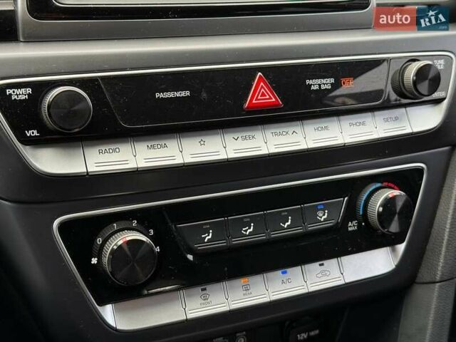 Білий Хендай Соната, об'ємом двигуна 2.36 л та пробігом 57 тис. км за 15950 $, фото 31 на Automoto.ua