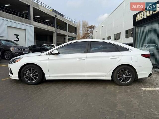 Білий Хендай Соната, об'ємом двигуна 2.36 л та пробігом 57 тис. км за 15950 $, фото 3 на Automoto.ua