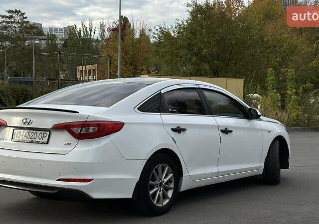 Белый Хендай Соната, объемом двигателя 2 л и пробегом 385 тыс. км за 9100 $, фото 3 на Automoto.ua