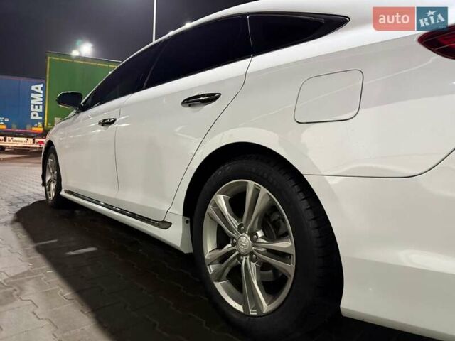 Белый Хендай Соната, объемом двигателя 2.36 л и пробегом 80 тыс. км за 13000 $, фото 33 на Automoto.ua